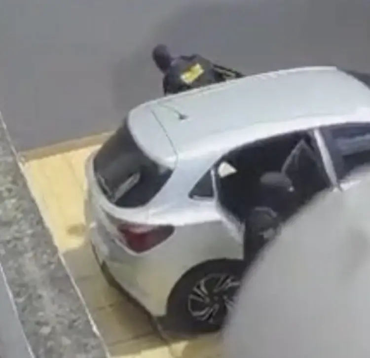 Criminosos se passam por policiais federais e roubam R$ 50 mil e joias de residência