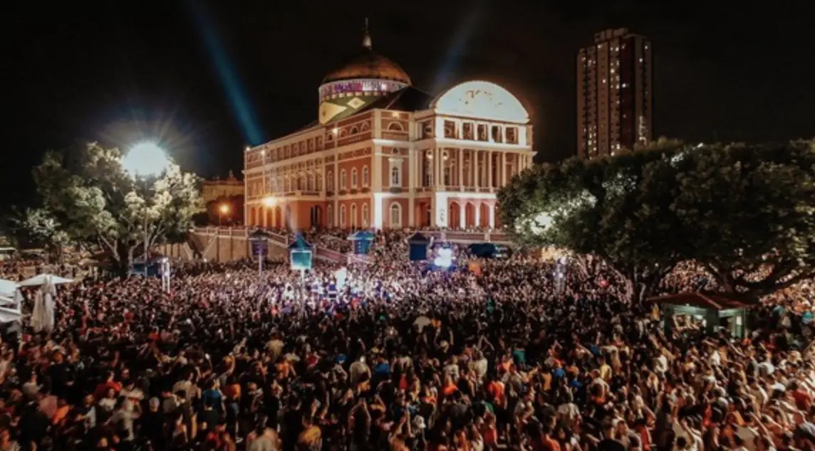Largo de São Sebastião recebe festa da torcida para Brasil x Escócia nesta quarta-feira