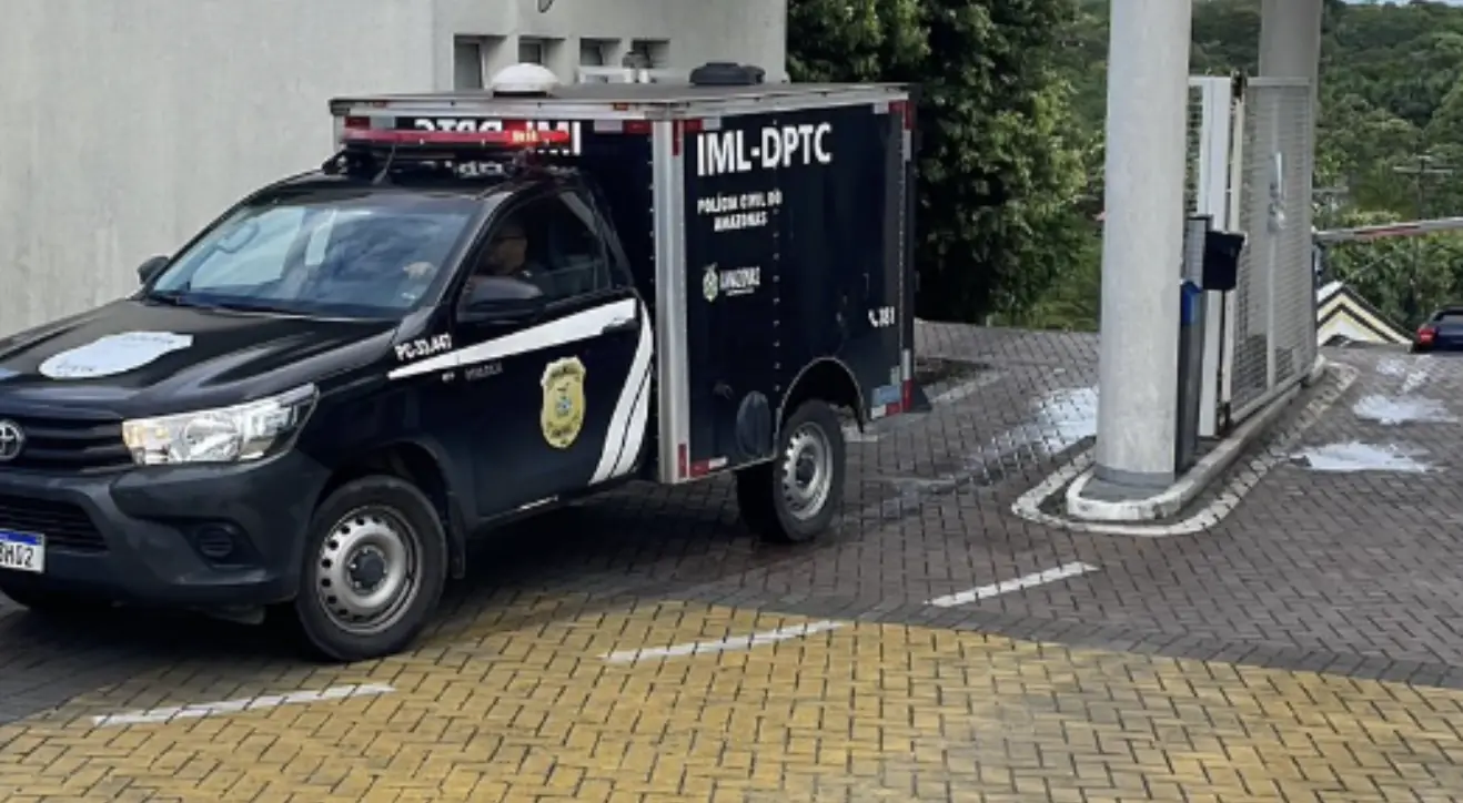 EXCLUSIVO: veja o momento em que carro do IML leva o c0rpo da cri4nça que caiu de prédio no P10