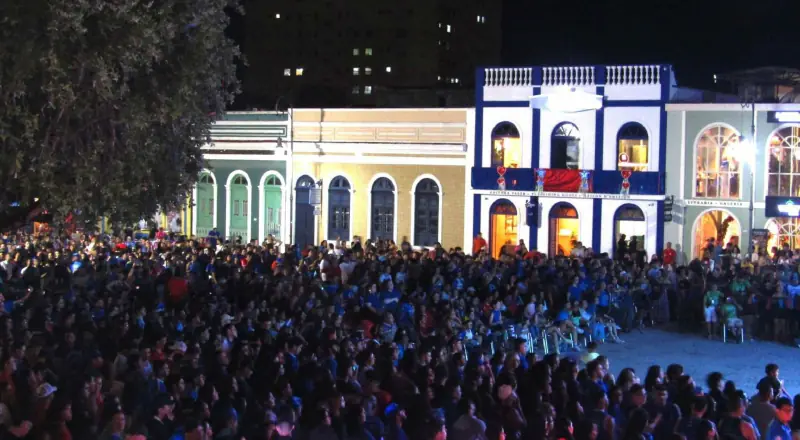 Torcedores de Caprichoso e Garantido poderão acompanhar festival no Centro de Manaus