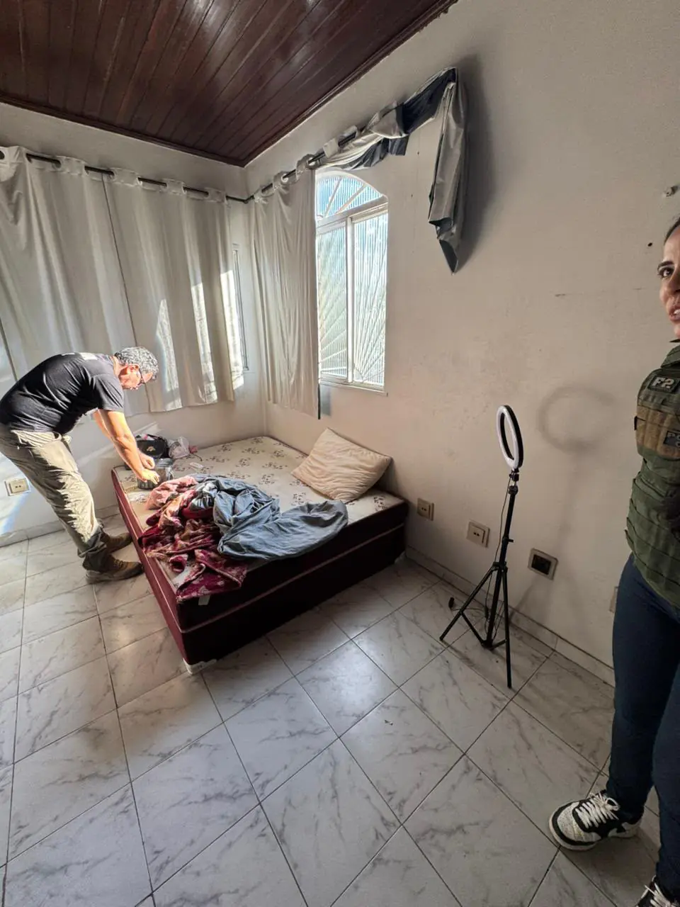 Veja o momento em que policial militar é preso suspeito de obrigar men0res de 15 anos a se pr0stitu1rem em Manaus