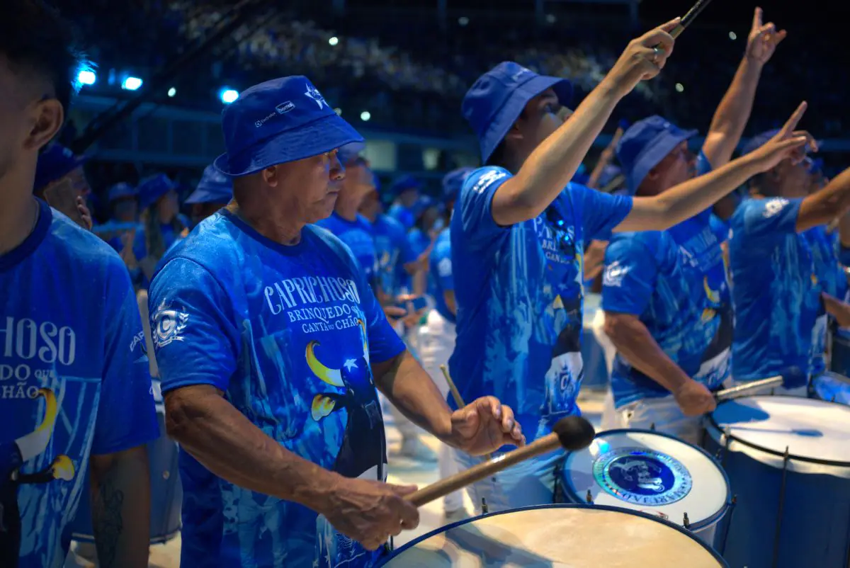 Festival de Parintins 2026: Torcida lota arquibancadas e embala último ensaio técnico do Caprichoso no Bumbódromo