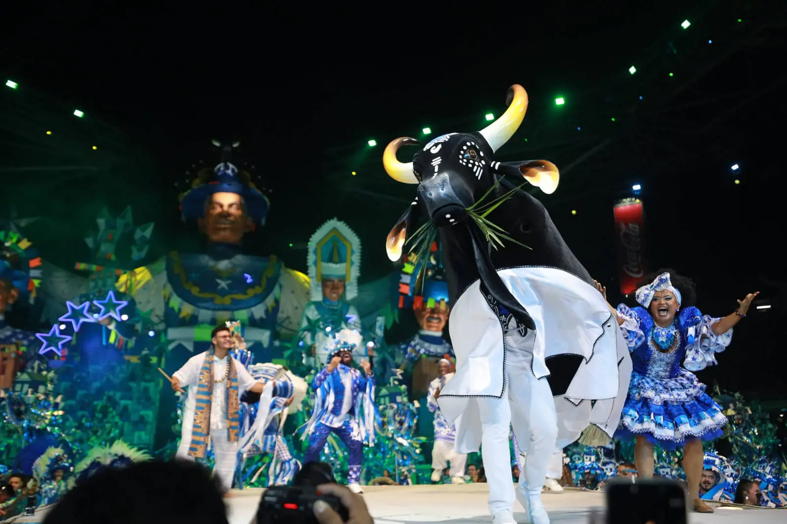 Boi Caprichoso abre primeira noite celebrando Parintins e as raízes de seu povo