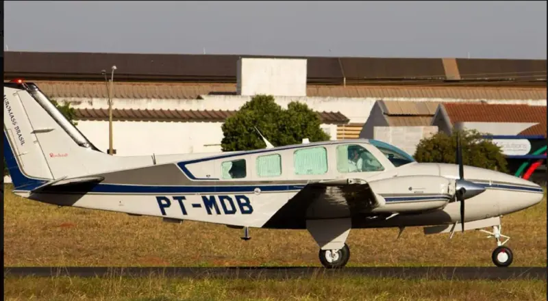 Avião de pequeno porte cai em Marília e deixa dois mortos Avião de pequeno porte cai em Marília e deixa dois mortos