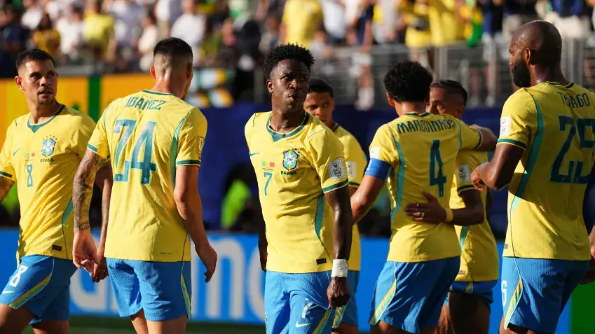 A Seleção chegou! Agora dá para chamar de Seleção Brasileira o que, no começo da Copa, parecia apenas um grupo de talentos variados.