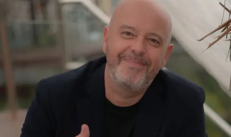 “Estou bem”, diz Alex Escobar após susto ao vivo que chocou telespectadores diz Alex Escobar após susto ao vivo que chocou telespectadores