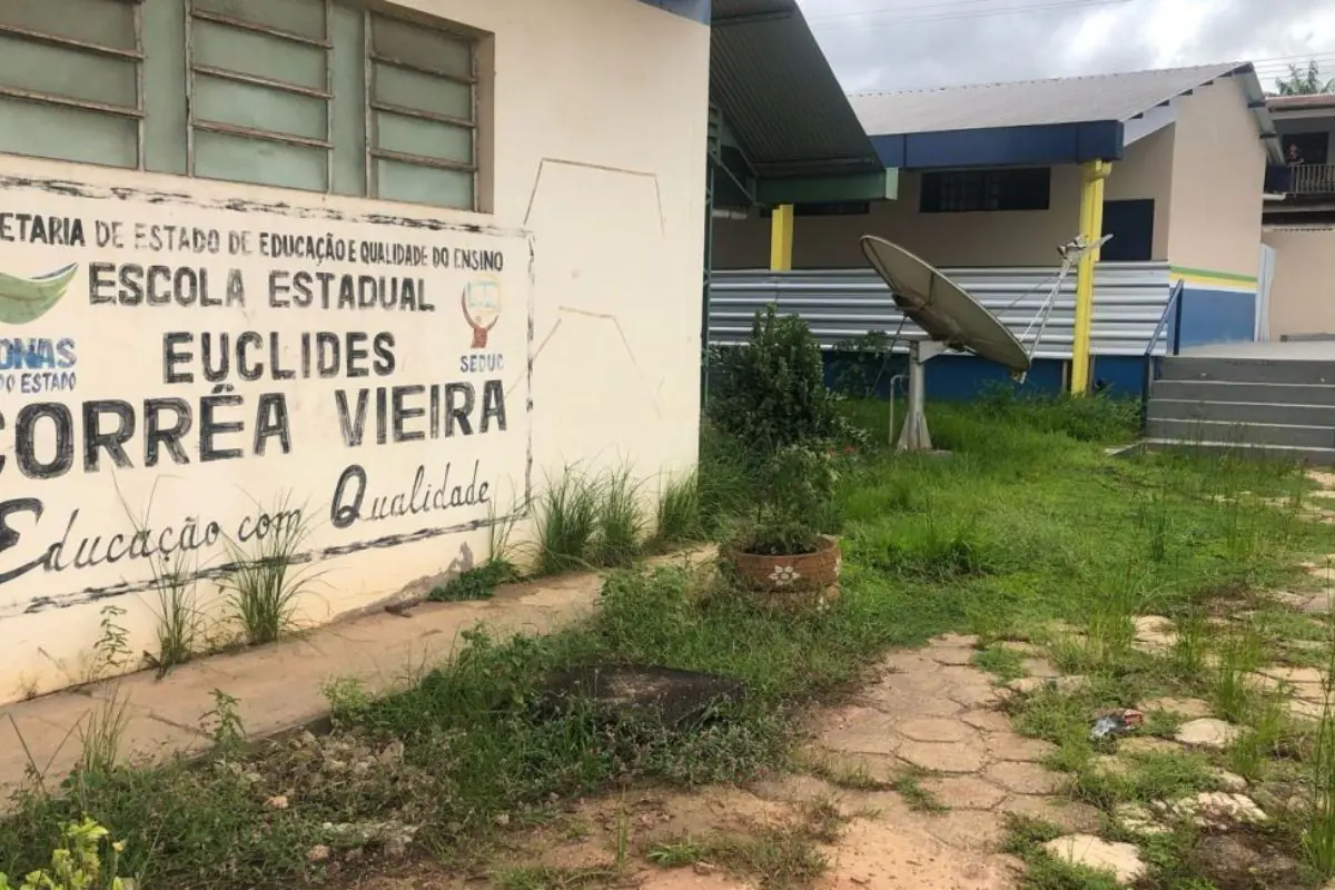 fiação exposta, infiltrações e calor extremo expõem abandono e Justiça cobra ação da Seduc