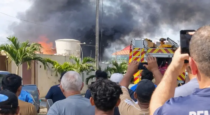 Moradores vivem momentos de tensão durante incêndio que destruiu casa em Parintins