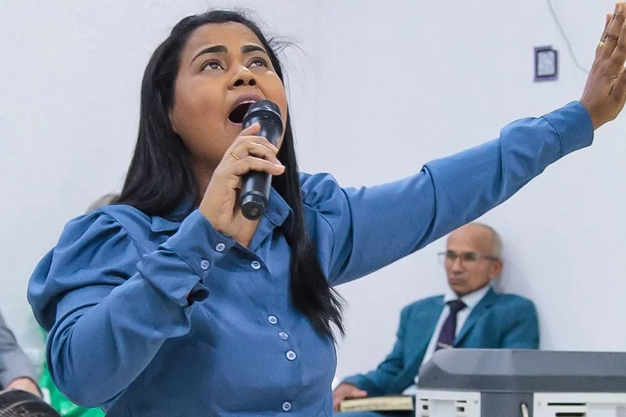 Saiba quem era Ana Clézia, cantora gospel que morreu aos 38 anos
