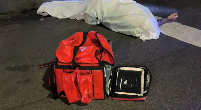 motociclista é arremessado para baixo de carro em acidente no Alvorada