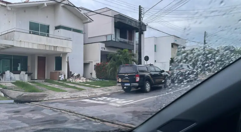 Nova fase de investigação sobre roubo de ouro leva PF às ruas de Manaus Manaus amanhece com operação da PF contra suspeitos de participação em roubo de ouro