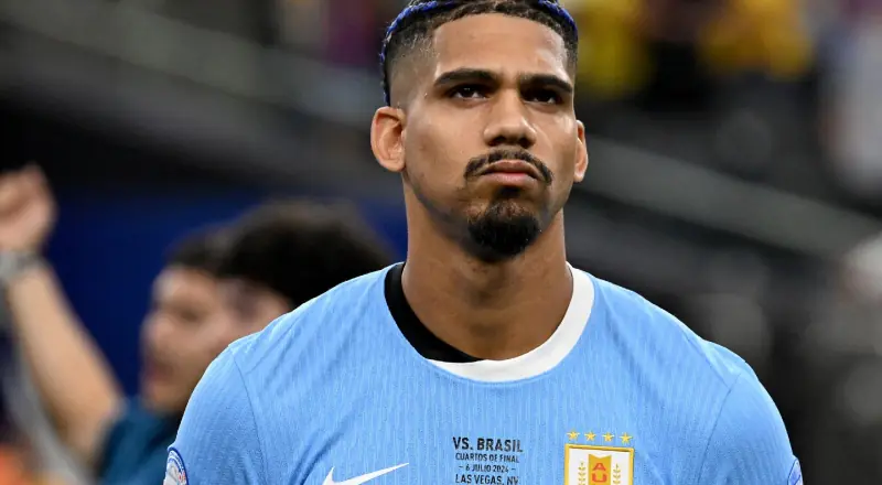 lesão de Ronald Araújo liga sinal de alerta no Uruguai
