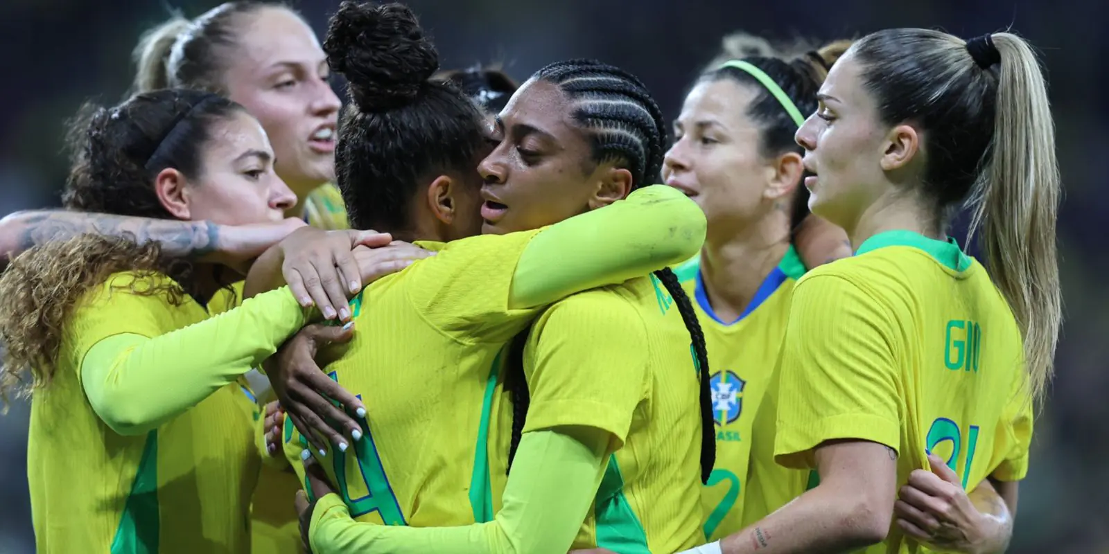 Seleção feminina encara Estados Unidos e busca vitória histórica