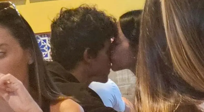 Novo casal? Shawn Mendes e Bruna Marquezine trocam carícias e beijos no Rio de Janeiro