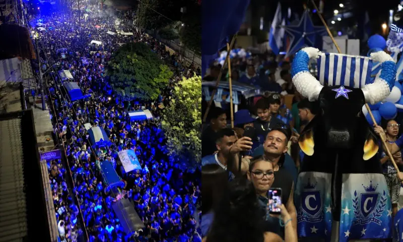Mais de 60 mil pessoas transformam Parintins em um mar azul e branco no Boi de Rua do Caprichoso