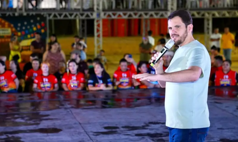 Prefeito Renato Junior assina ordem de serviço para revitalização do campo da Torre, no bairro Colônia Santo Antônio