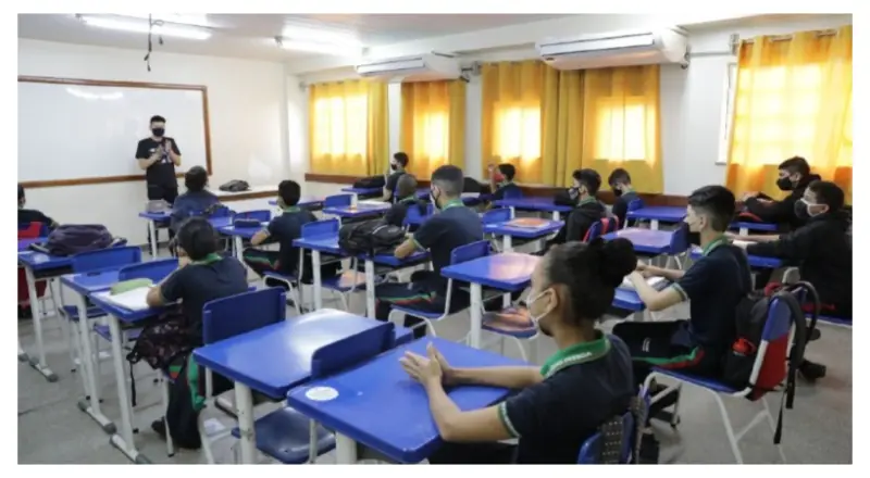 Reprovação no ensino médio cai 62% em três anos, aponta MEC