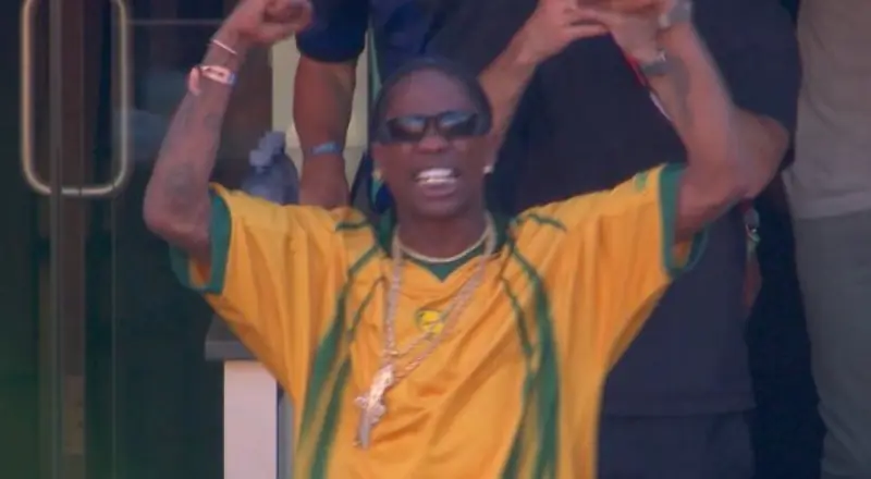 Travis Scott veste camisa da Seleção e declara torcida pelo Brasil na Copa do Mundo
