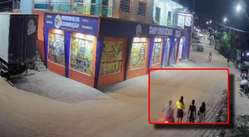Desespero! Mulher é atropelada por motociclista ao voltar de culto com as filhas em Manaquiri