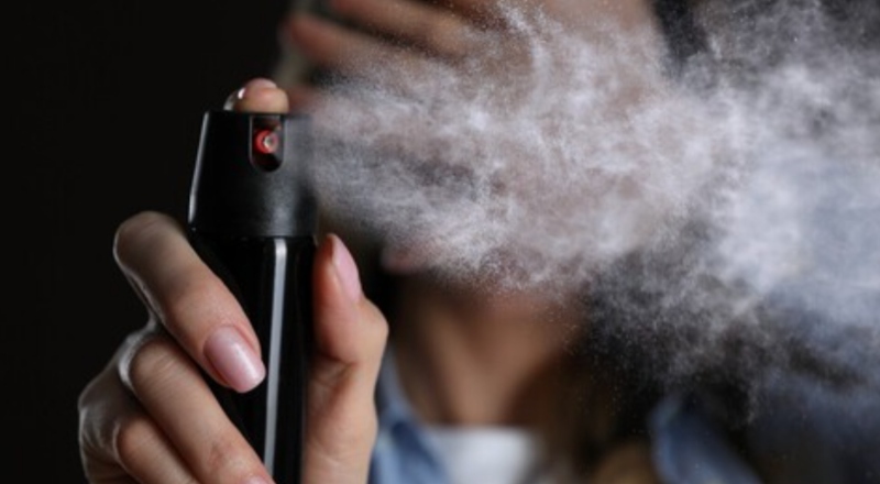 Mulheres passam a ter autorização para comprar spray de pimenta para defesa pessoal