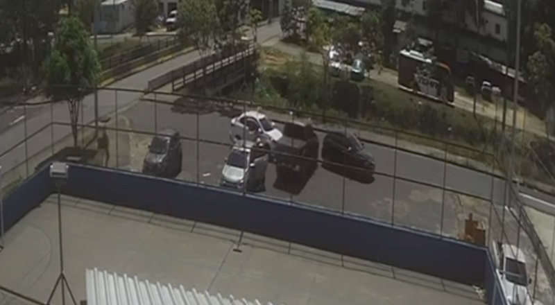 Veja o momento em que policial civil é bal3ado durante troca de t1ros no Alvorada
