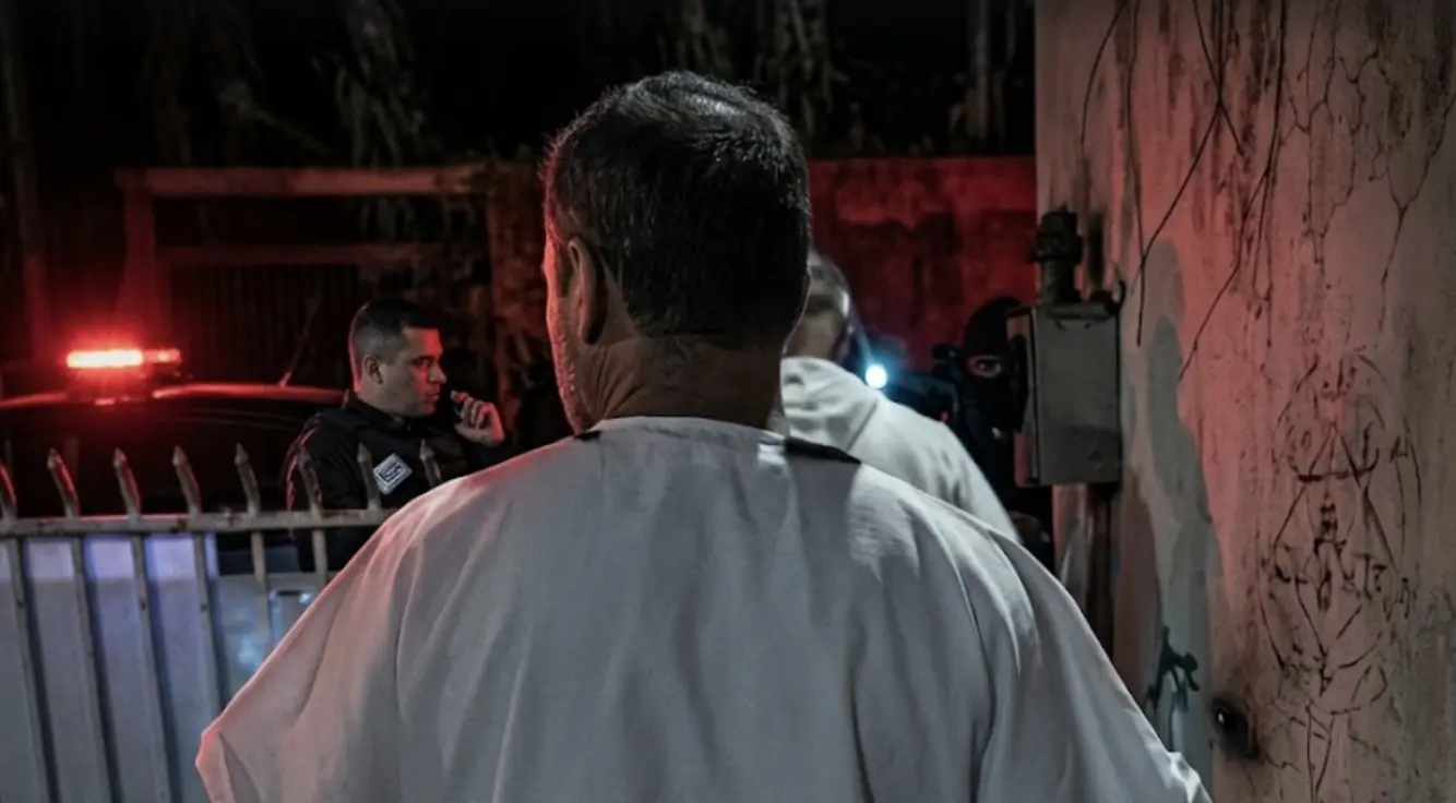 ESCÂNDALO! Líder religioso é preso por suspeita de estuprar a própria filha; veja print