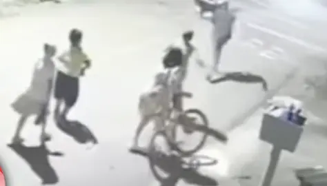 Achou que era fácil: criminoso tenta assaltar e acaba levando uma surra de mãe, filha e avó