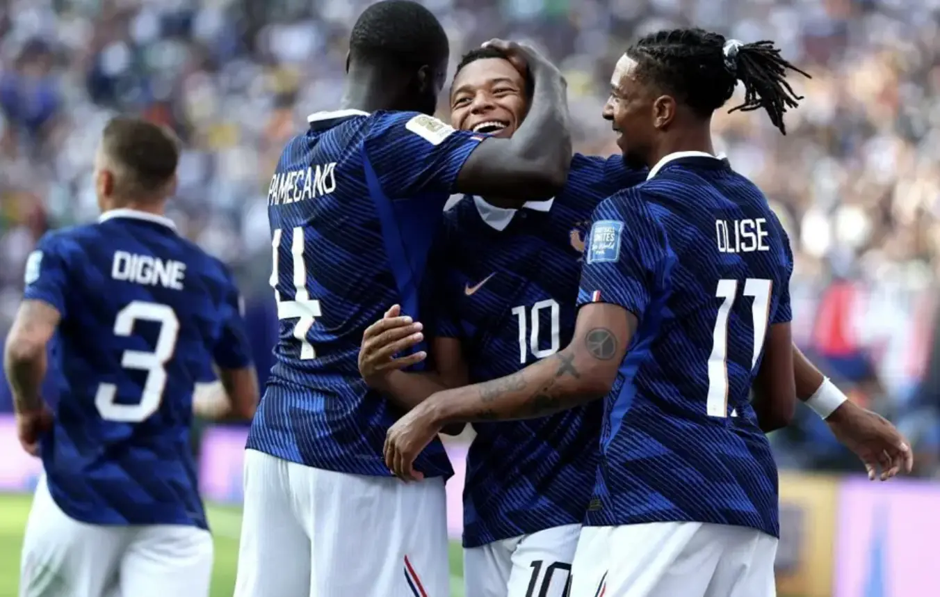 O basta que veio de campo: O levante histórico contra o racismo na Copa que sacudiu o futebol mundial; veja os registros
