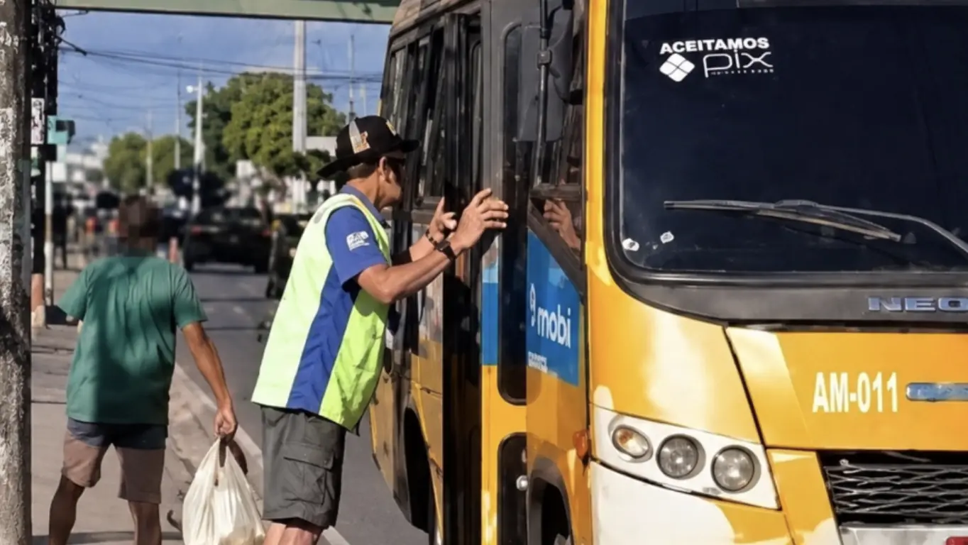 Idoso denuncia ter sido barrado em “amarelinho” mesmo após apresentar cartão de gratuidade em Manaus