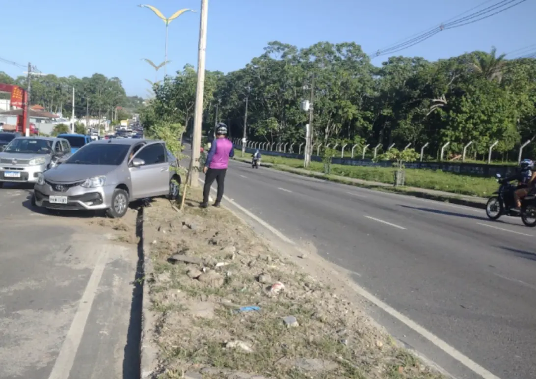 Mais um acidente na Nathan Xavier: Tentativa de ultrapassagem deixa motociclistas f3ridos e via travada