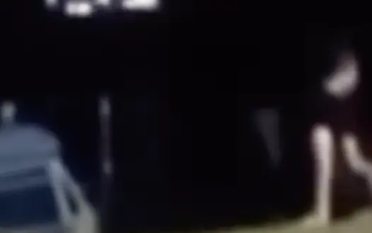 O motel estava fechado? casal é flagrado fazendo 'vuco vuco' e transforma orla em "suíte" em Itacoatiara