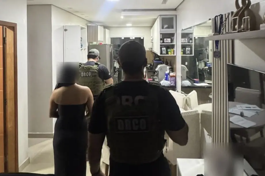 Veja momento que policial militar é preso durante operação que investiga sequestro e “tribunal do crime” em Manaus