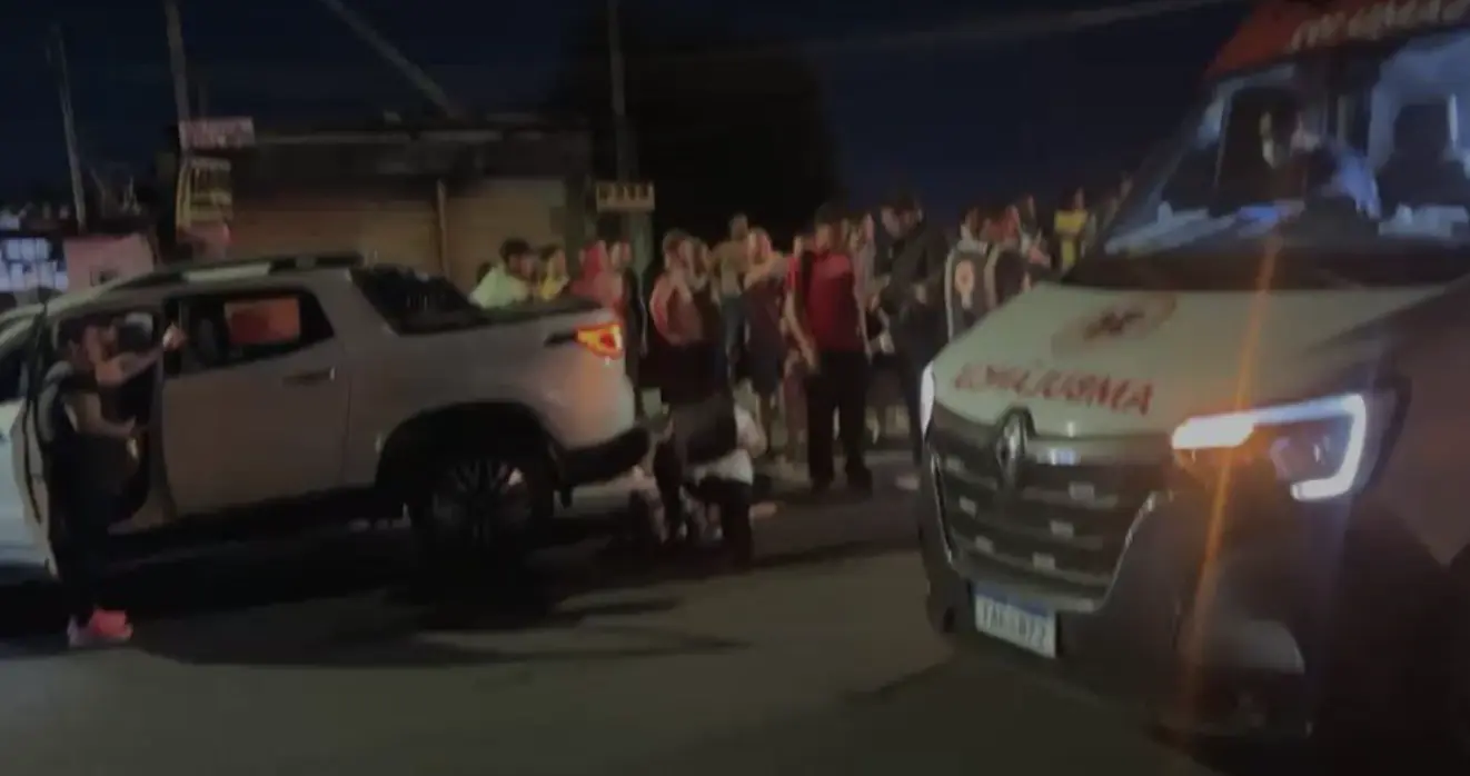 Urgente: Carro desgovernado at1nge em cheio quatro pessoas e deixa fer1dos no bairro Educandos, em Manaus