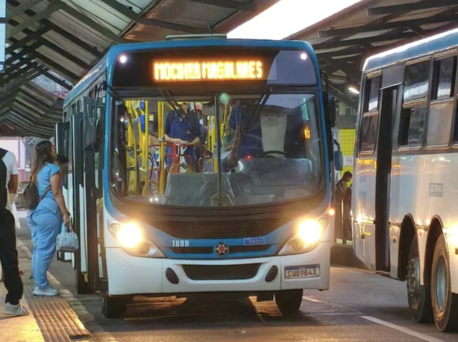 Autista é impedido de usar assento preferencial em ônibus coletivo e caso vai parar no MPAM