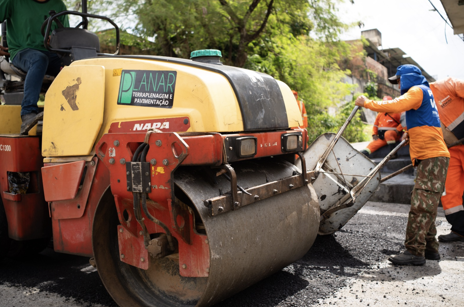Operação ‘Tapa-Buracos’: Prefeitura de Manaus acelera obras de asfaltamento e recupera trecho estratégico no bairro Flores