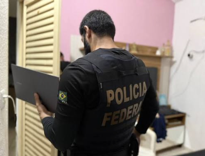 PF prende homem em flagrante por posse de imagens de abus0 sexu4l inf4ntil em Manaus