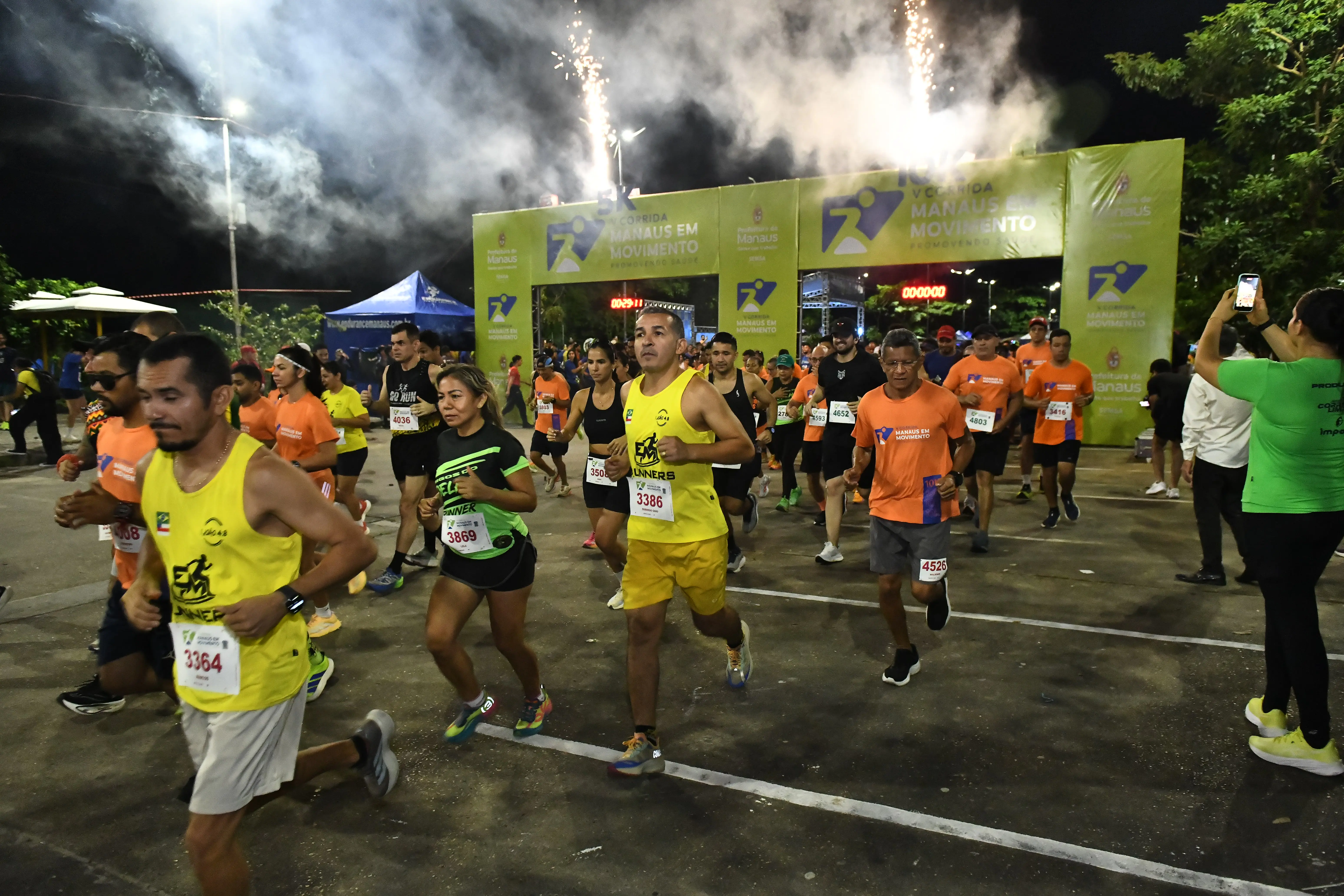 ‘Manaus em Movimento’ levou cerca de seis mil atletas e adeptos da corrida de rua à Ponta Negra neste domingo