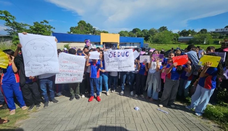 Absurdo: falta de merenda e ar-condicionado revolta alunos e pais em escola estadual de Manaus