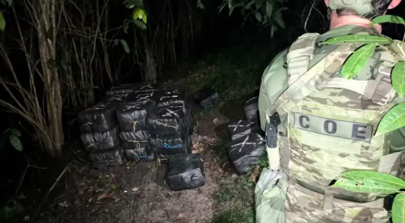 Polícia intercepta 3,4 toneladas de skunk na Zona Leste de Manaus; traficantes fogem