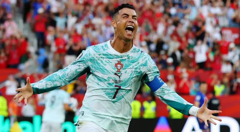 Portugal vira sobre Croácia e avança para as oitavas de final