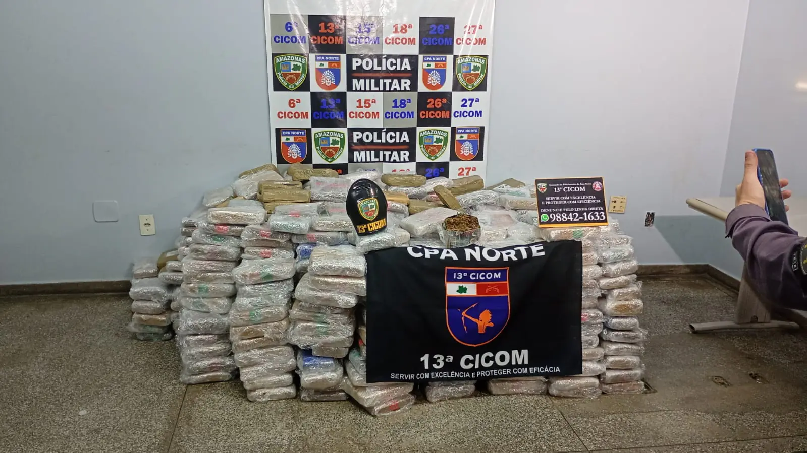 Urgente: Polícia Militar apreende mais de 800 quilos de maconh4 durante operação no bairro Cidade de Deus