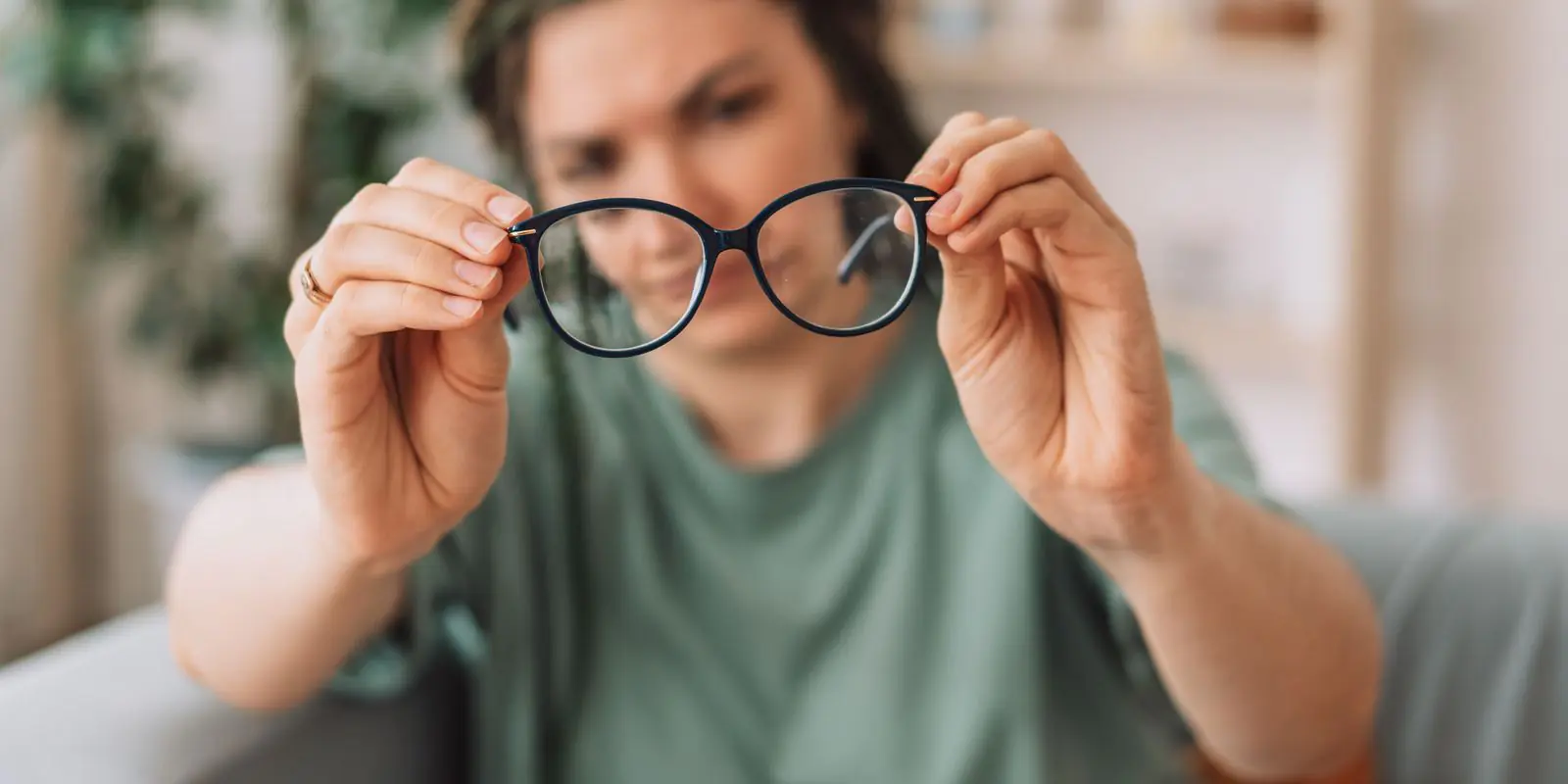Dia da Saúde Ocular: uso excessivo de telas dispara casos de miopia; veja como proteger os olhos