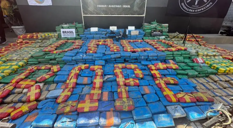 Polícia encontra mais de 2,5 toneladas de c0caína escondidas em embarcações no Rio Solimões