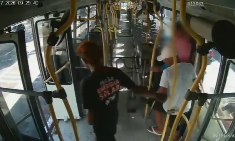 Polícia pede ajuda para localizar dupla que assaltou o 560 no Centro de Manaus