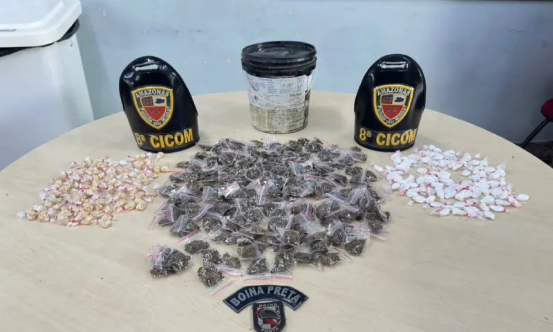 ‘Aviãozinho’ é preso com quase 400 trouxinhas de drogas na Compensa