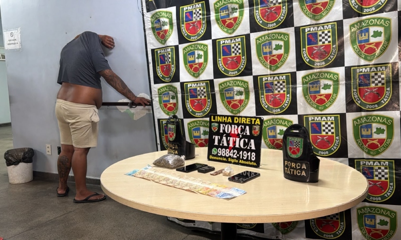 Força Tática prende homem com drogas e dinheiro na zona Sul de Manaus