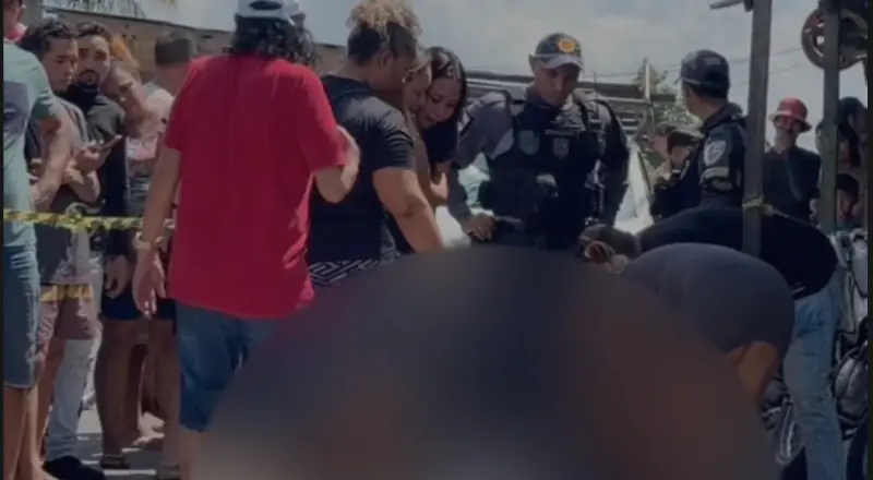 Familiares de vítima de acidente de trânsito no Jorge Teixeira se desesperam ao ver ente querido mortos