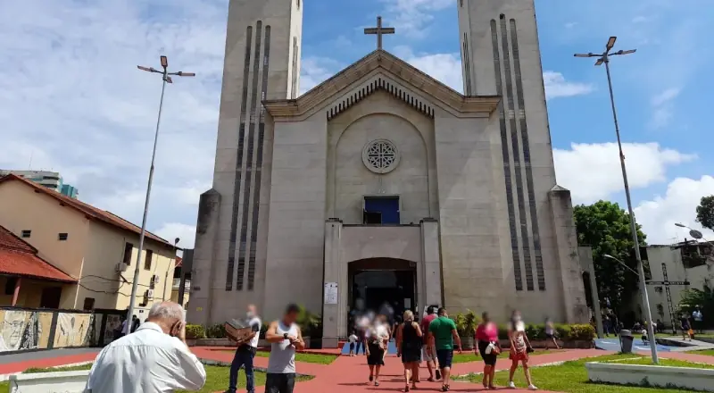 Enteado invade casamento e ataca padrasto a facadas dentro de Igreja em Eirunepé