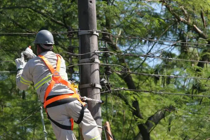Sem energia: manutenção na rede elétrica deixa bairros de Manaus sem luz nesta segunda-feira (6)