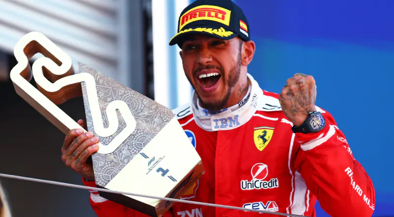Vínculo renovado: heptacampeão Lewis Hamilton fica na Ferrari em 2027